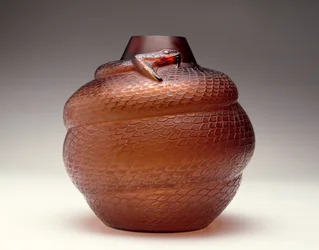 Serpiente, jarrón de vidrio ámbar de R. Lalique, 1924